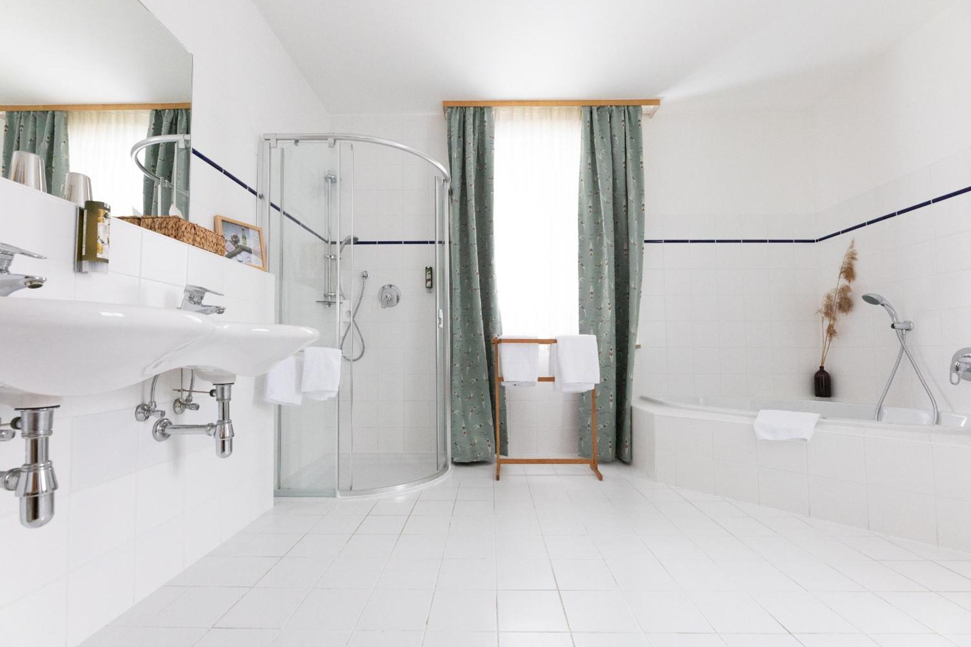 Appartementhotel Am Weissensee Ngoại thất bức ảnh